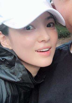 36 tuổi, Song Hye Kyo khoe làn da mịn màng, căng bóng đến gái mới lớn còn phải ghen tị-1