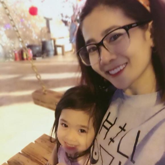 Dân mạng xúc động chia sẻ lại những giây phút ngọt ngào của Mai Phương và con gái trước khi bị ung thư-7