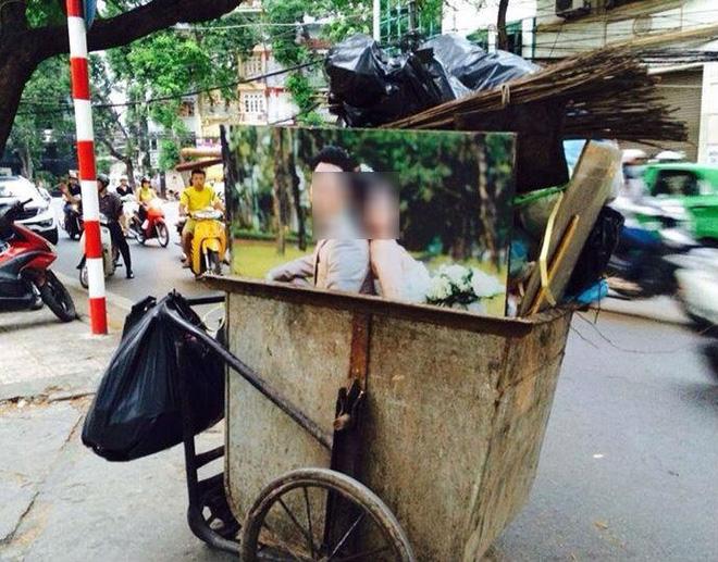 Dân tình khiếp sợ bức ảnh cưới được treo trên cột điện trong tháng cô hồn-2