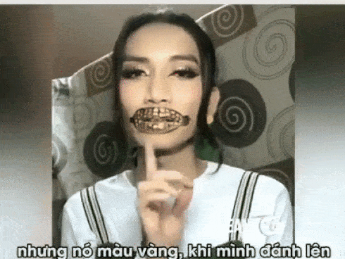 Cười 'rụng phổi' với clip BB Trần hướng dẫn các cách tô son nổi bật trong tháng cô hồn Cười 'rụng phổi' với clip BB Trần hướng dẫn các cách tô son nổi bật trong tháng cô hồn