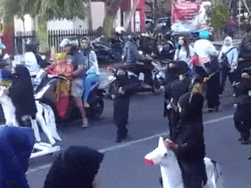 Indonesia: Trường mầm non cho học sinh mặc như IS