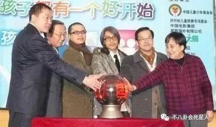 Hóa ra lý do khiến Châu Tinh Trì 56 tuổi mà tóc bạc trắng, hom hem như cụ già 70 là vì từng hiến tặng tủy xương-8