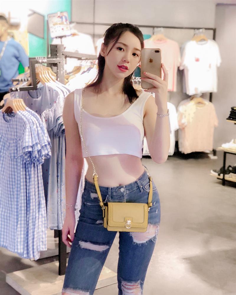 Chi Pu lên đồ trẻ trung như nữ sinh - Phí Phương Anh sexy hết cỡ chưa từng thấy-9