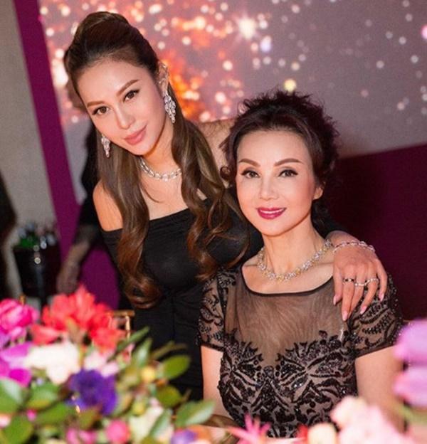 Cuộc sống giàu sang, nổi tiếng của ái nữ tỷ phú Hong Kong-1