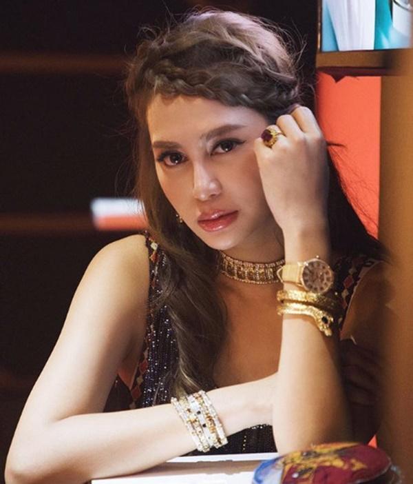 Cuộc sống giàu sang, nổi tiếng của ái nữ tỷ phú Hong Kong-6