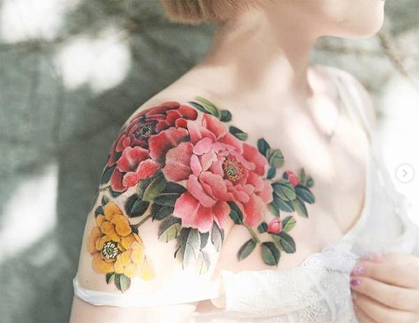 Phụ nữ Hàn đem cả vườn hoa lá lên ngực, đùi, hông...-9