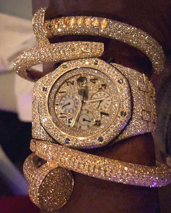 Mayweather khoe nhẫn, đồng hồ đính kín kim cương-2