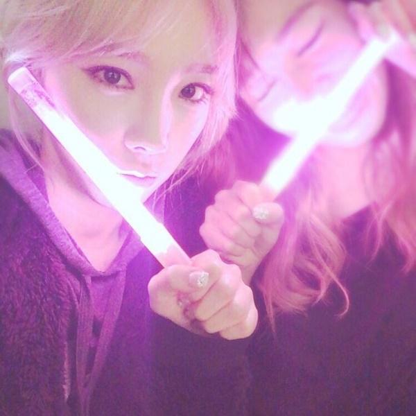 Sau bao ngày tranh cãi, Taeyeon đã lên tiếng tiết lộ về lightstick chính thức của SNSD-2