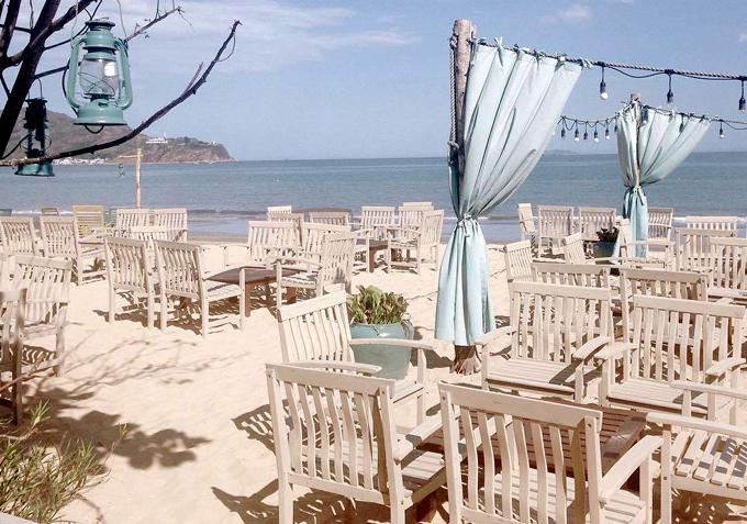 Chẳng phải đi đâu xa, Việt Nam cũng có bar bãi biển lãng mạn như ở trời Tây-1
