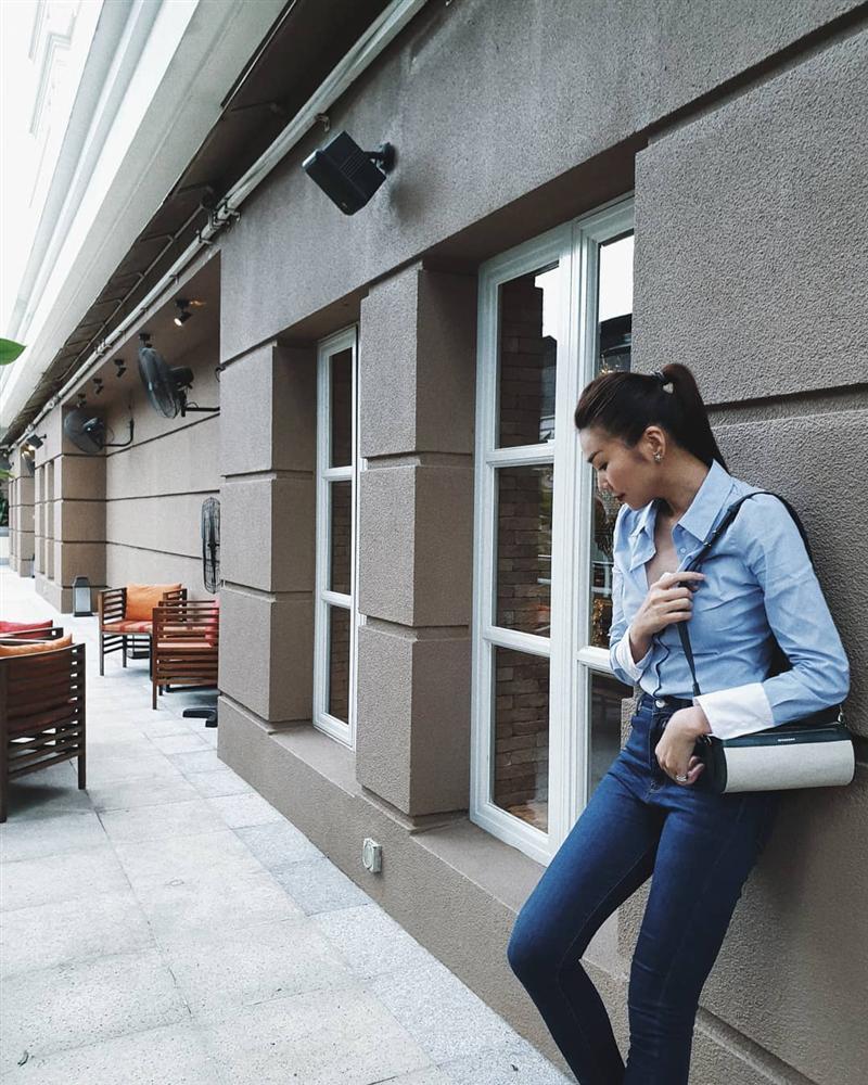 Khoe ảnh giường chiếu, Linh Chi ỡm ờ: Lưng trần này của ai?-9