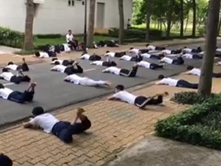 Ngẫu hứng hát trên xe, nữ sinh khiến cộng đồng mạng tan chảy với chất giọng độc lạ-2