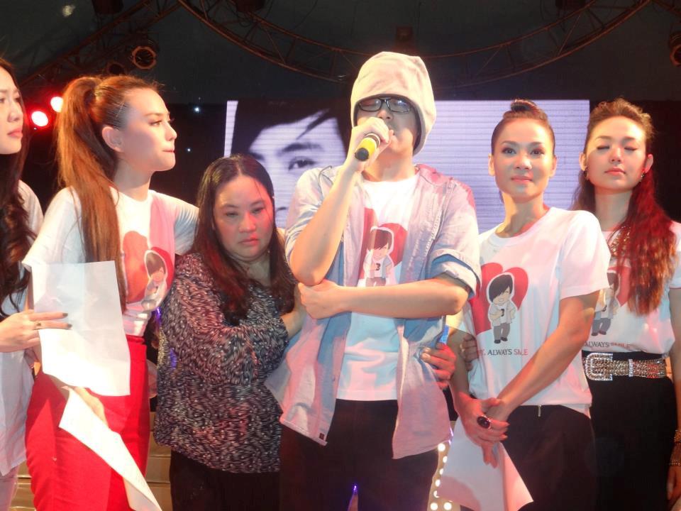 Đâu chỉ có thị phi, showbiz Việt vẫn ấm nồng tình nghệ sĩ khi đồng nghiệp không may vướng hoạn nạn tai ương-6