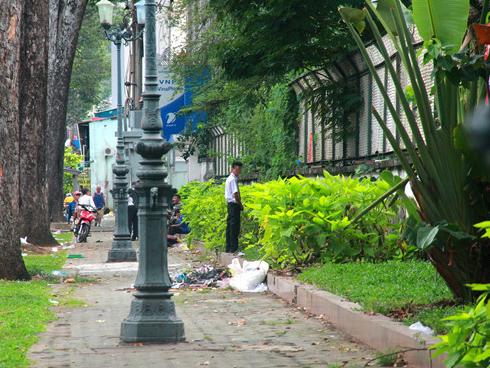 Hình ảnh diễn ra trên đường phố Hà Nội khiến tất cả nóng mắt-2