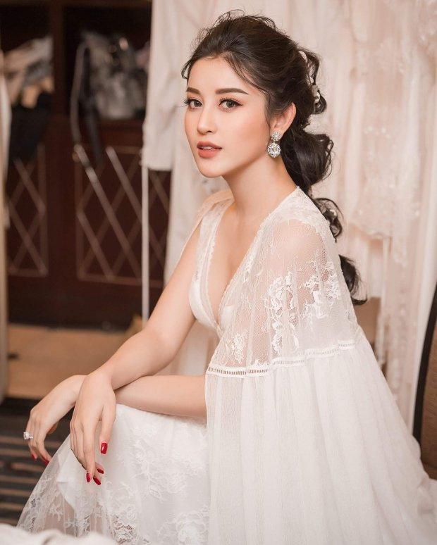 Các sao Việt có gương mặt thơ ngây mà khuôn ngực lại đẫy đà khiến dân tình xuýt xoa-5