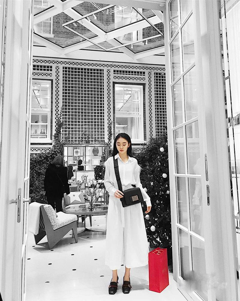 Hotgirl thế hệ mới sinh năm 2000, cao 1,7 m và đang du học ở Anh-5