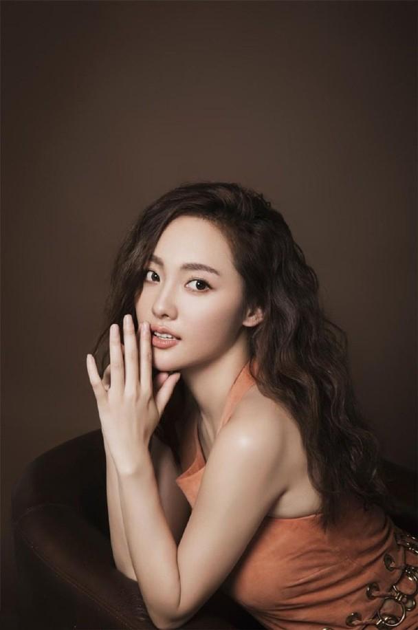 Giữ gìn thuần phong mỹ tục trên phim là thế, ai dè ngoài đời dàn phi tần Diên Hi công lược lại sexy khủng khiếp-8