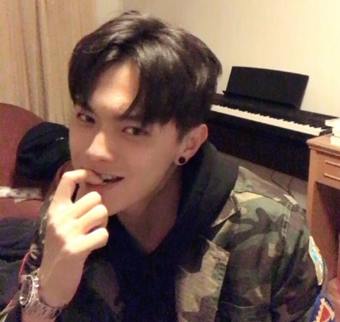 Loạt ảnh hồi đi học của Hứa Khải chứng minh Phú Sát Phó Hằng Diên Hi Công Lược đẹp trai từ trứng nước-3