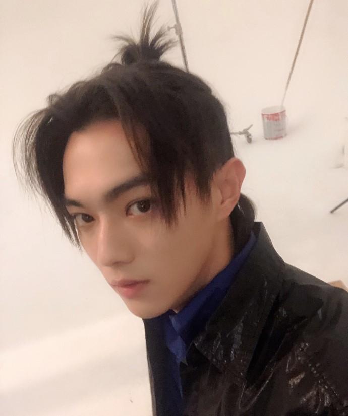 Loạt ảnh hồi đi học của Hứa Khải chứng minh Phú Sát Phó Hằng Diên Hi Công Lược đẹp trai từ trứng nước-11