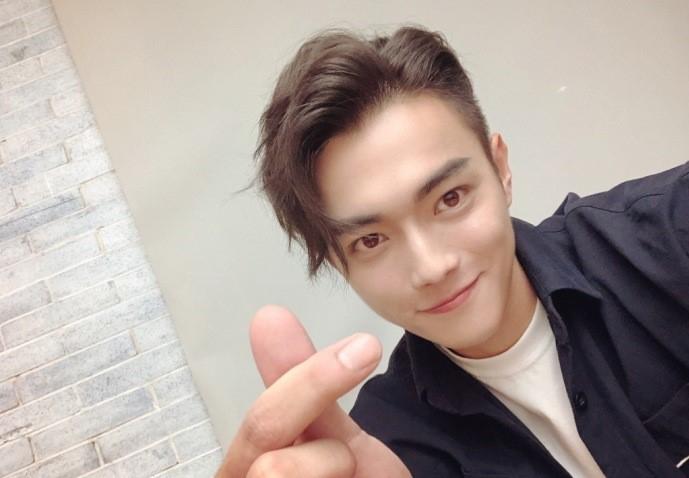 Loạt ảnh hồi đi học của Hứa Khải chứng minh Phú Sát Phó Hằng Diên Hi Công Lược đẹp trai từ trứng nước-12