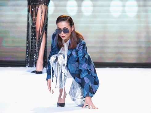 CHẾT CƯỜI: Siêu mẫu Thanh Hằng kêu trời vì trào lưu Dele Challenge xoắn não người thực hiện-9