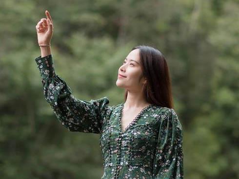 Sáng mai Trường Giang đính hôn rồi, chiều nay Nam Em vẫn than thở: 'Biết lao đầu vào đá mà vẫn cứ lao'