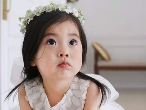 Bé gái Hàn trong clip Nói không với người lạ đã lớn, ra dáng chị gái-2