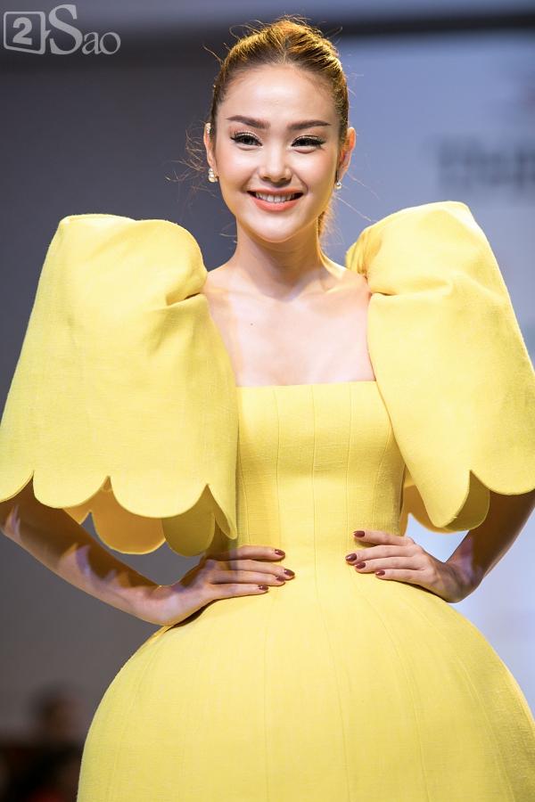 Minh Hằng mặc váy đèn lồng lên thảm đỏ The Face khiến cư dân mạng được phen cười muốn ngất-2