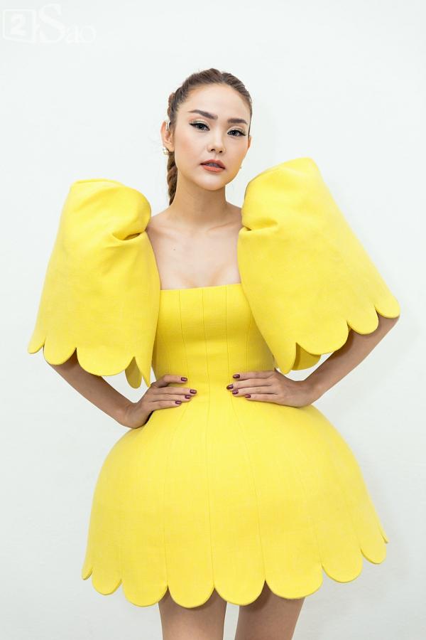 Minh Hằng mặc váy đèn lồng lên thảm đỏ The Face khiến cư dân mạng được phen cười muốn ngất-5