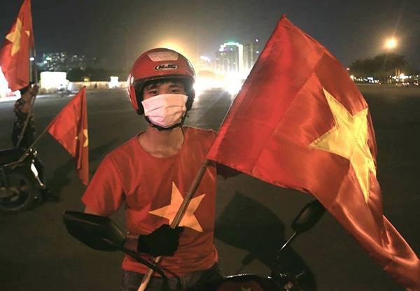 Đêm bão lớn của fan bóng đá sau chiến tích lịch sử tuyển Olympic Việt Nam-3