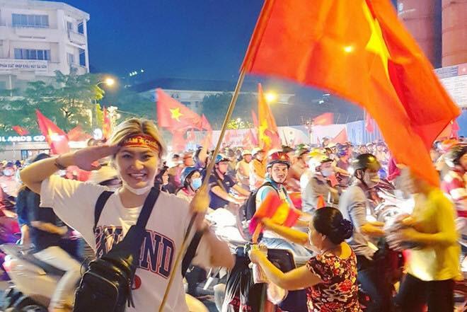 Đêm bão lớn của fan bóng đá sau chiến tích lịch sử tuyển Olympic Việt Nam-6