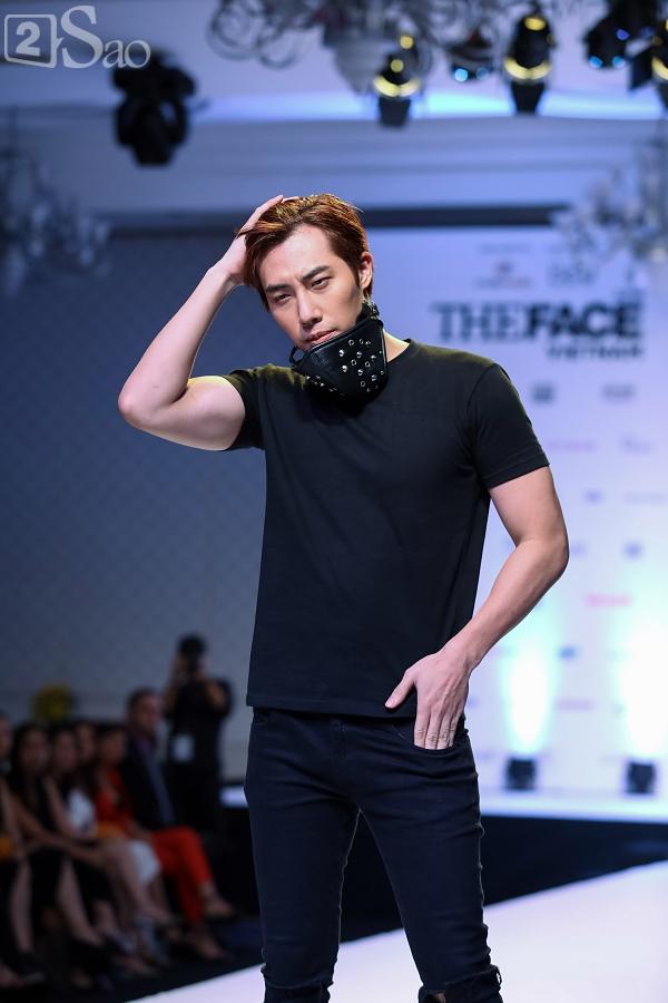 Chỉ mới vào top 36 nhưng thí sinh The Face trình diễn catwalk ra dáng người mẫu chuyên nghiệp lắm rồi-9