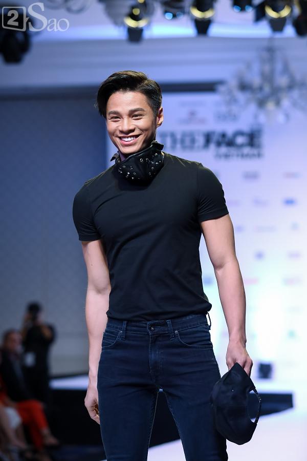 Chỉ mới vào top 36 nhưng thí sinh The Face trình diễn catwalk ra dáng người mẫu chuyên nghiệp lắm rồi-11
