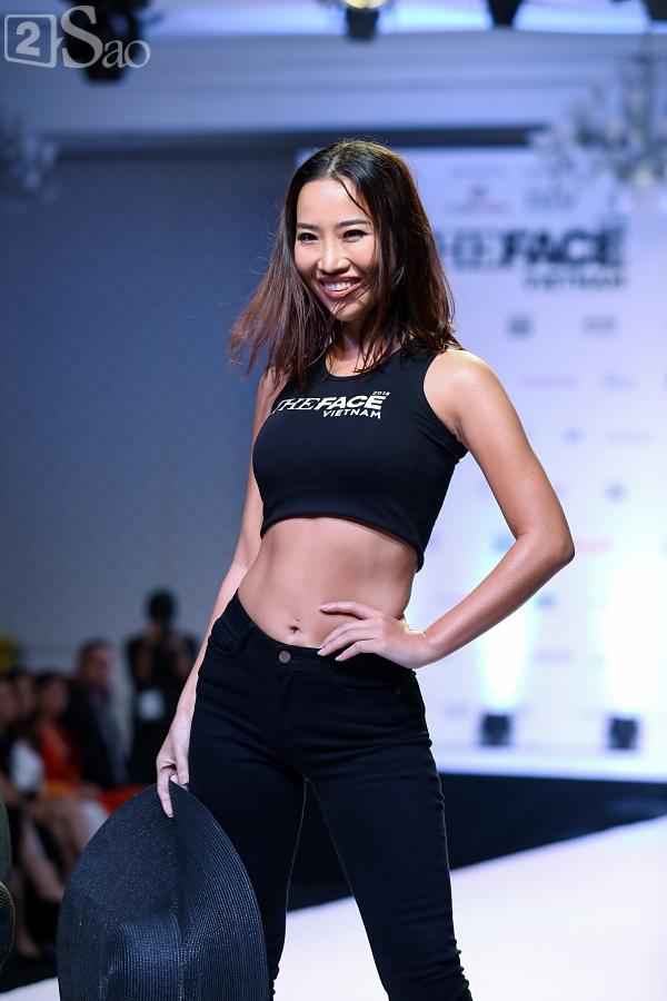 Chỉ mới vào top 36 nhưng thí sinh The Face trình diễn catwalk ra dáng người mẫu chuyên nghiệp lắm rồi-14