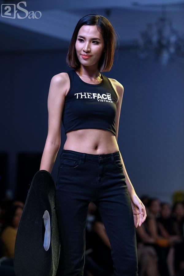 Chỉ mới vào top 36 nhưng thí sinh The Face trình diễn catwalk ra dáng người mẫu chuyên nghiệp lắm rồi-21