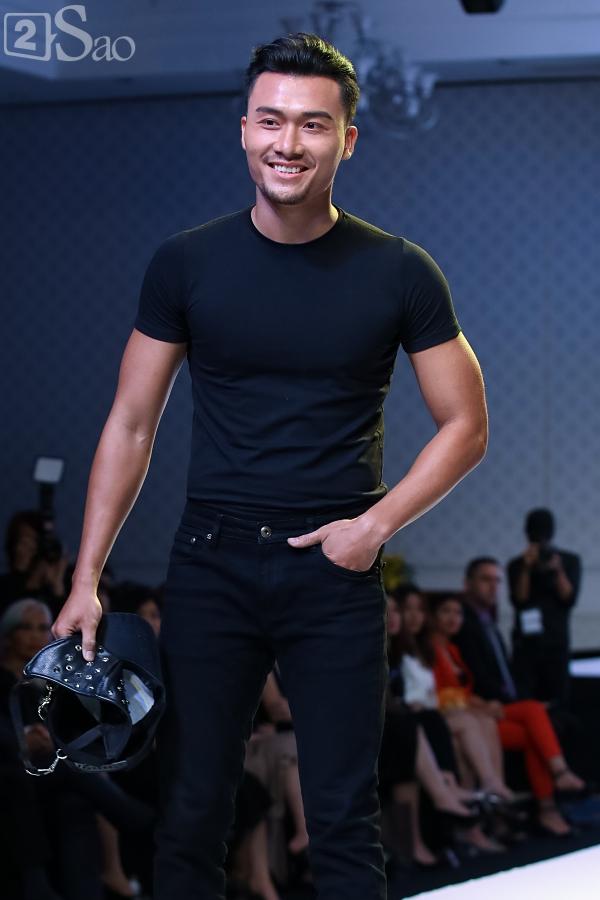 Chỉ mới vào top 36 nhưng thí sinh The Face trình diễn catwalk ra dáng người mẫu chuyên nghiệp lắm rồi-24