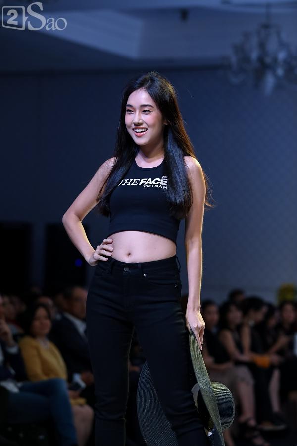 Chỉ mới vào top 36 nhưng thí sinh The Face trình diễn catwalk ra dáng người mẫu chuyên nghiệp lắm rồi-25