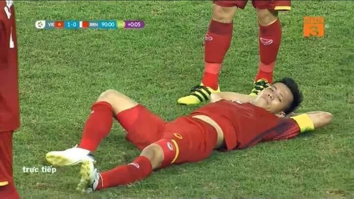 Ảnh chế: Văn Quyết có ăn vạ câu giờ đâu, chỉ muốn lạc trôi để xem Diên Hi một tí thôi mà-1