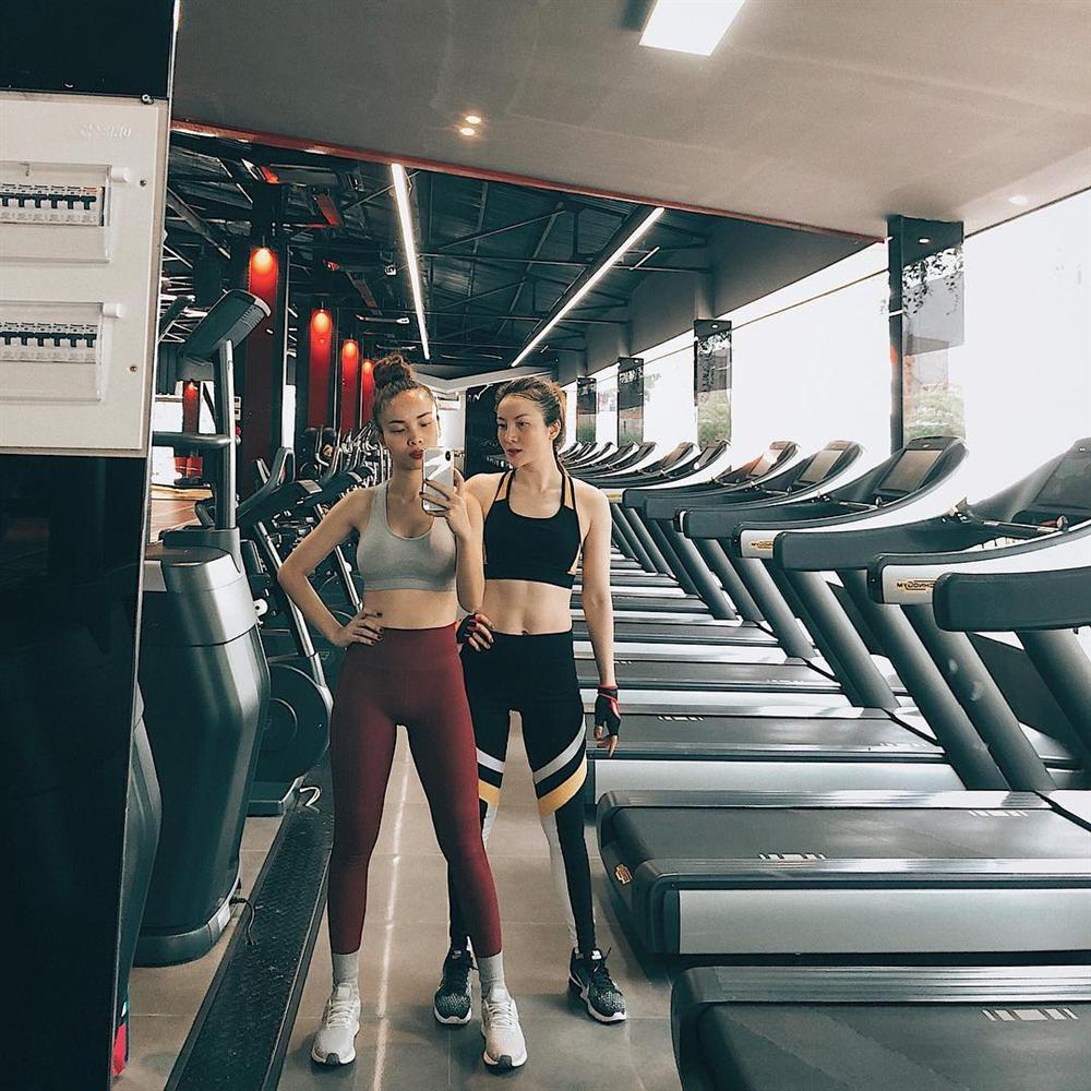 Chỉ 18s ở phòng gym, Yến Trang - Yến Nhi phô diễn body săn chắc thu hút vạn ánh nhìn-3
