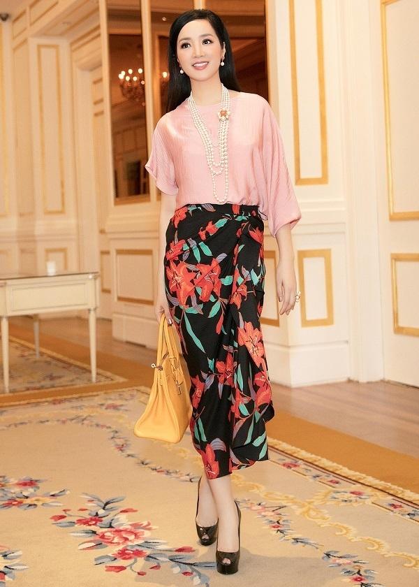 Đỗ Mỹ Linh già như bà thím - Minh Hằng y chang đèn lồng di động đứng đầu TOP SAO MẶC XẤU tuần qua-6