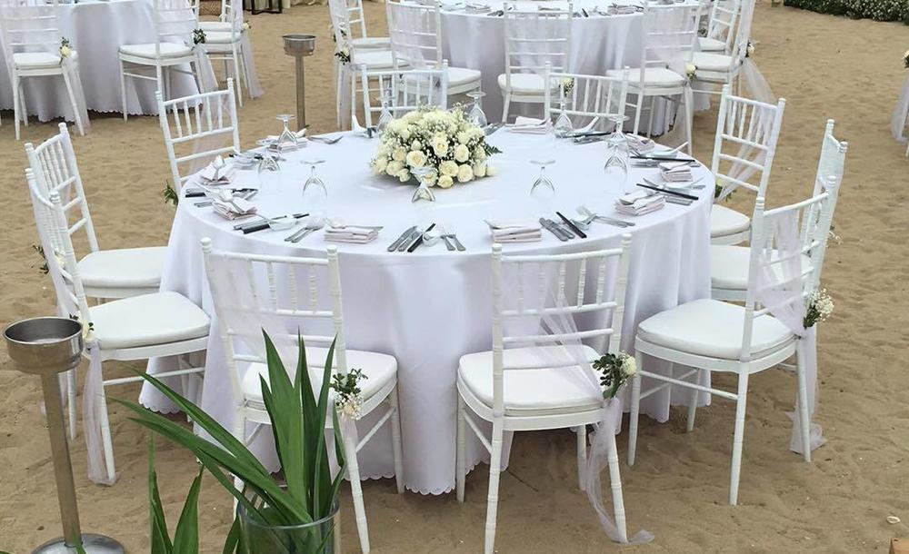 Bảo vệ xuất hiện nhiều hơn cả khách mời trước lễ đính hôn-2