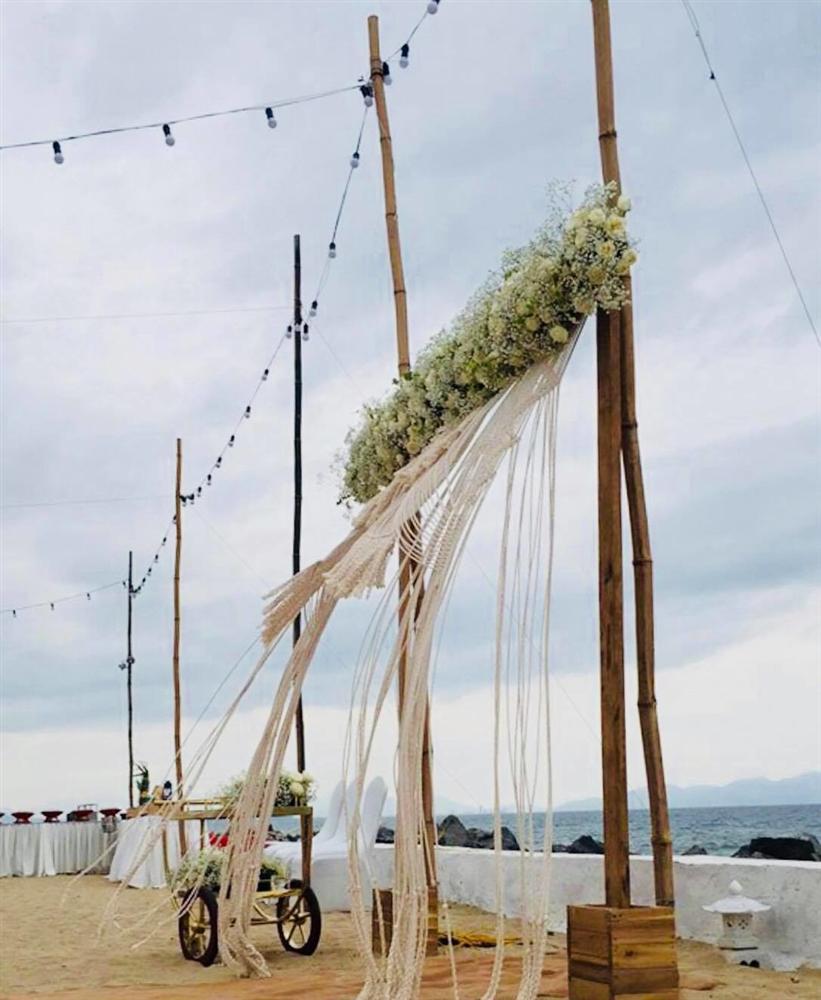 Bảo vệ xuất hiện nhiều hơn cả khách mời trước lễ đính hôn-1