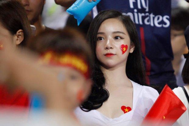Báo Hàn phát cuồng trước vẻ đẹp nóng bỏng của ‘hot girl ngủ gật’ sau kỳ tích U23 Việt Nam-8