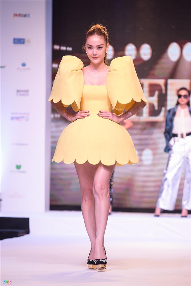 Những lần mắc lỗi trang phục của Minh Hằng-1