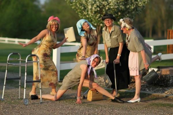 5 chòm sao thích ý tưởng vào viện dưỡng lão dưỡng già cùng bạn bè hơn là ở với con cháu-1