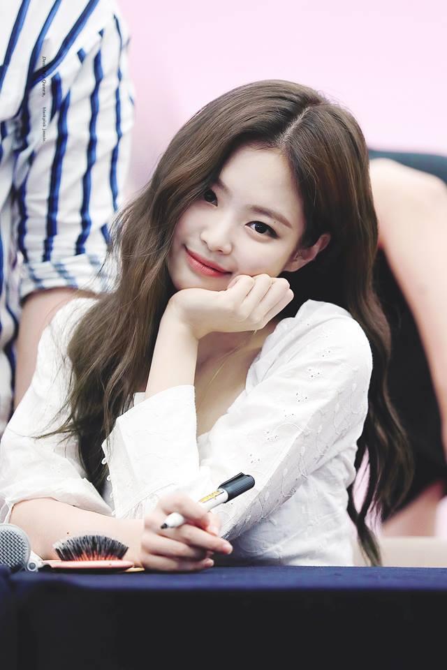 50 sắc thái biểu cảm cực yêu của công chúa sang chảnh Black Pink Jennie-12