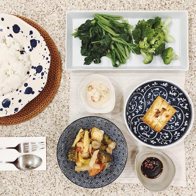 Mâm cơm đầy đặn toàn món tự làm của gia đình Tăng Thanh Hà-4