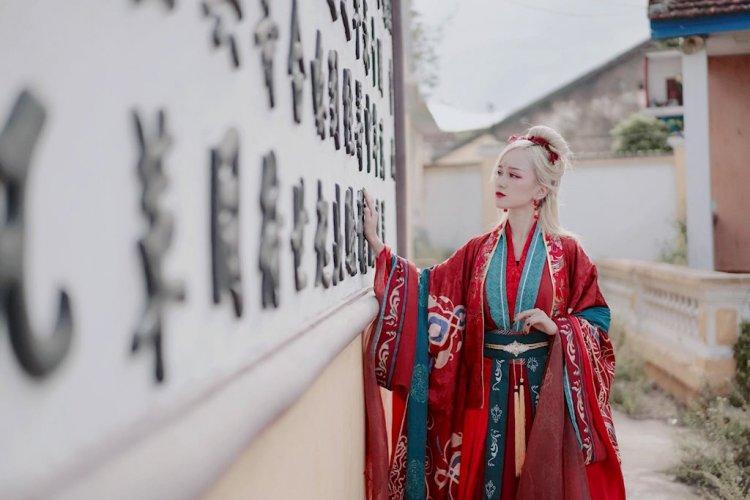 Cosplay mỹ nhân Điêu Thuyền, cô gái gây sốt khi sở hữu nhan sắc chim sa cá lặn-12