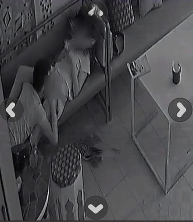 Sốc: Cặp nam nữ làm chuyện ấy ngay trên ghế trong quán cà phê tại Hà Nội-2