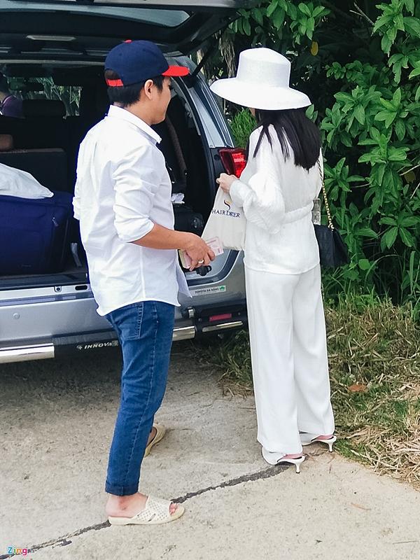 Trường Giang, Nhã Phương về quê thắp hương tổ tiên sau lễ đính hôn-2