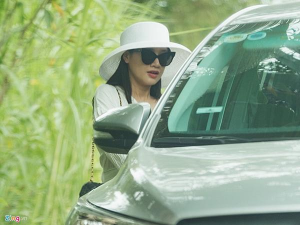 Trường Giang, Nhã Phương về quê thắp hương tổ tiên sau lễ đính hôn-4